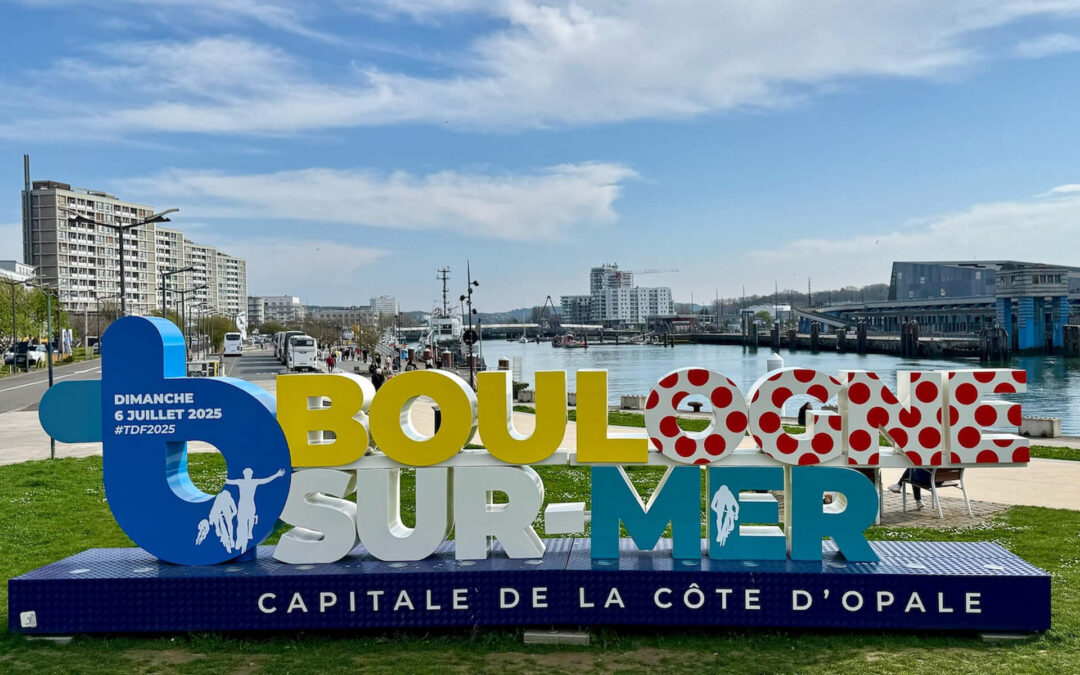 Les grandes lettres aux couleurs du Tour de France